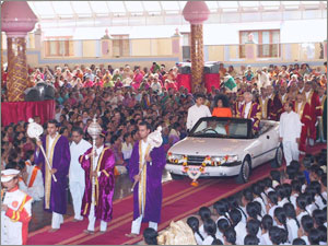 Convocation procession entering Sai Kulwant Hall