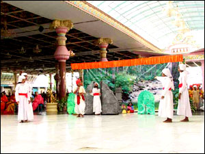 The King testing the renunciation of Purandaradasa