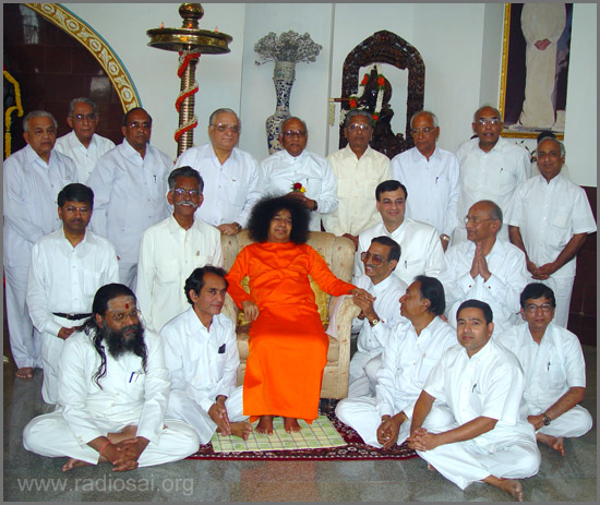 sathya sai baba with patient in sathya sai super hospital puttaparthi with doctors
