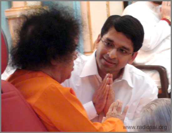 Dr. Srikant sola with sathya sai baba