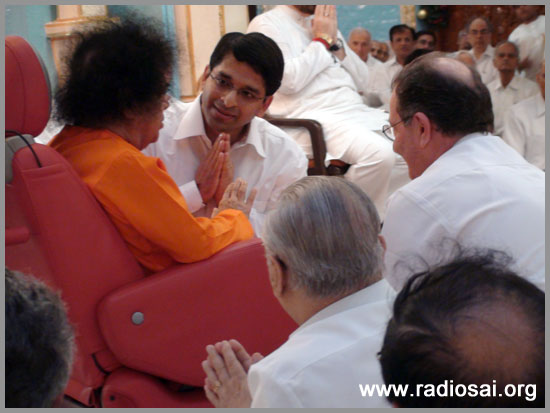 Dr. Srikant sola with sathya sai baba