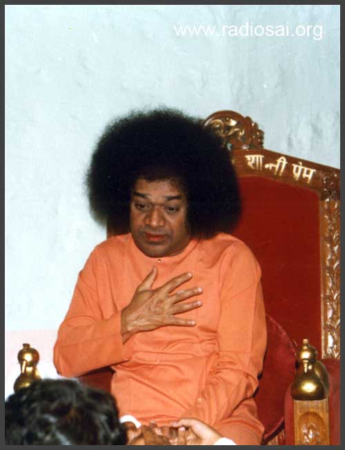 sathya sai baba in interview room