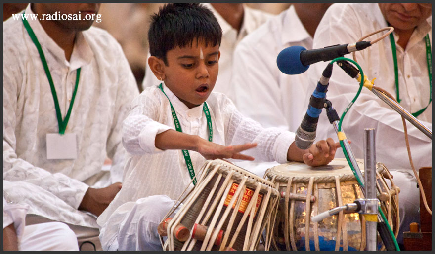 Truptraj Atul Pandya who already holds the Guinness World Record for being the youngest tabla player playing at prasanthi nilayam puttaparthi sathya sai baba ashram