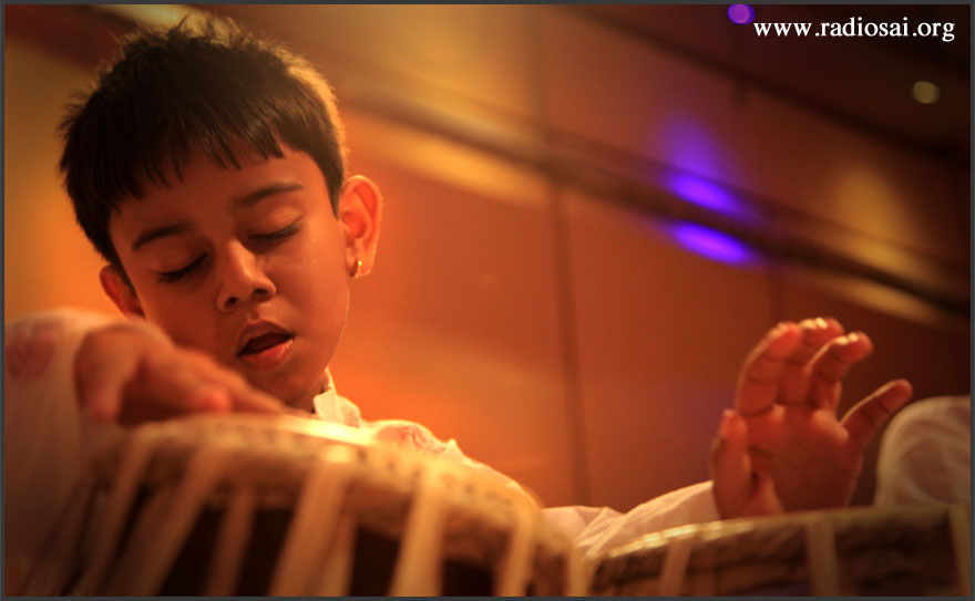 Truptraj Atul Pandya who already holds the Guinness World Record for being the youngest tabla player playing at prasanthi nilayam puttaparthi sathya sai baba ashram