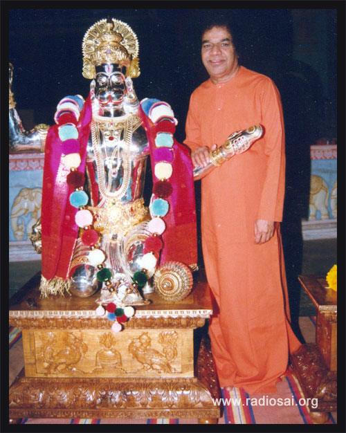 sathya sai baba with hanuman statue