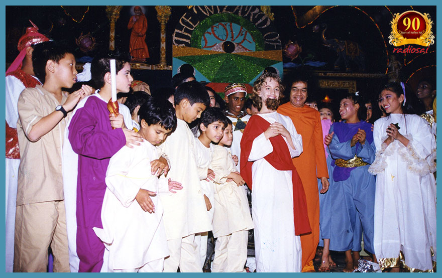 Swami in PC with Children after Christmas play