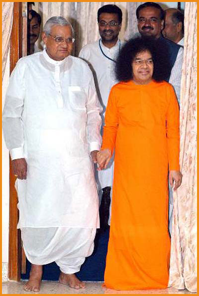 Sri Atal Bihari Bajpayee with sathya sai baba 