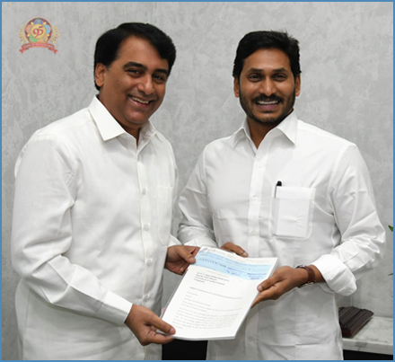 Managing Trustee RJ Ratnaka handing over SSSCT's contribution to Andhra Pradesh CM Mr YS Jagan Reddy 